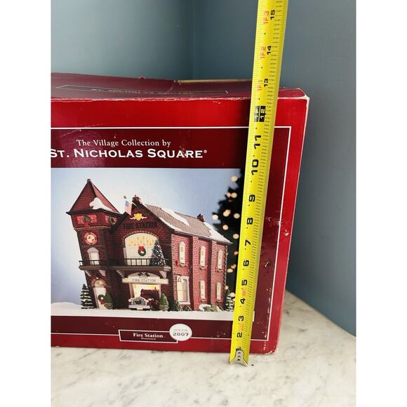 St Nicholas Square Fire Station 2007 Village Collection Illuminated Original Box - Picture 10 of 16